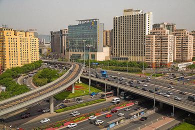 《米娅与龙公主》：由散打黑带主演的互动伙伴式动作冒险游戏将于5.4推出，支持中文